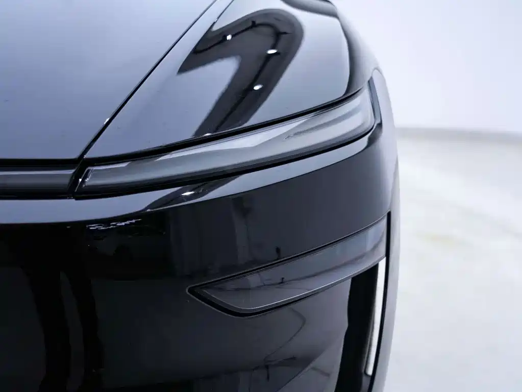 Tesla Model Y 2025 — фото 11