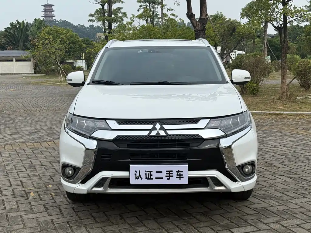 Mitsubishi Outlander 2021 — фото 11