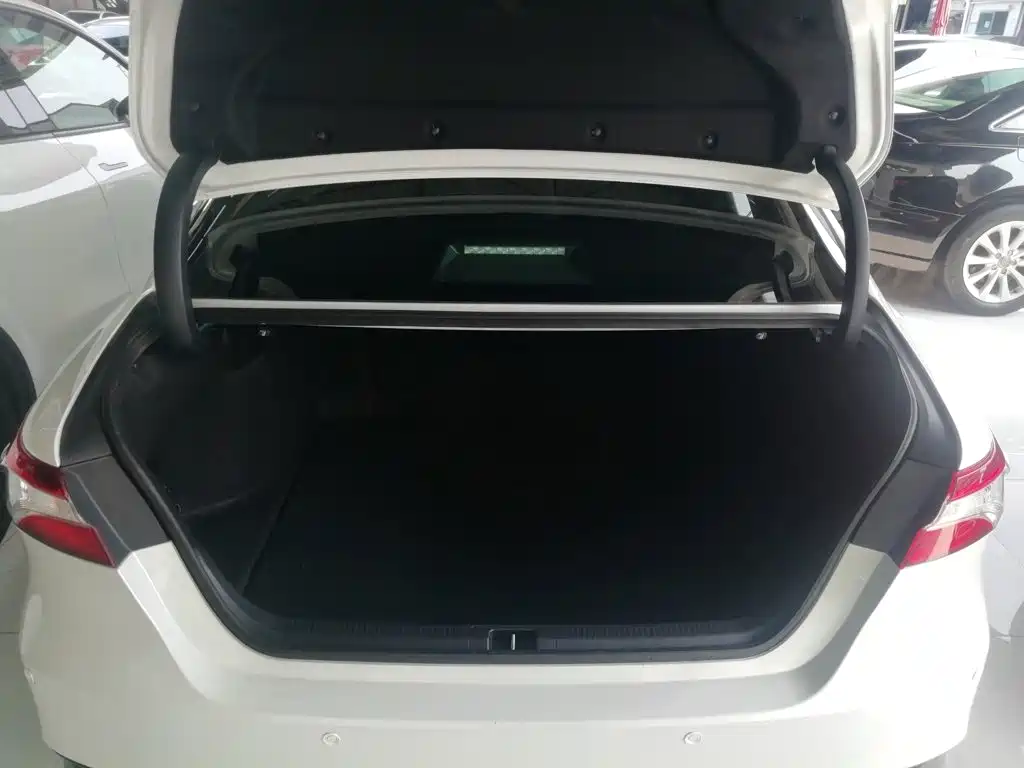Toyota Camry 2022 — фото 15