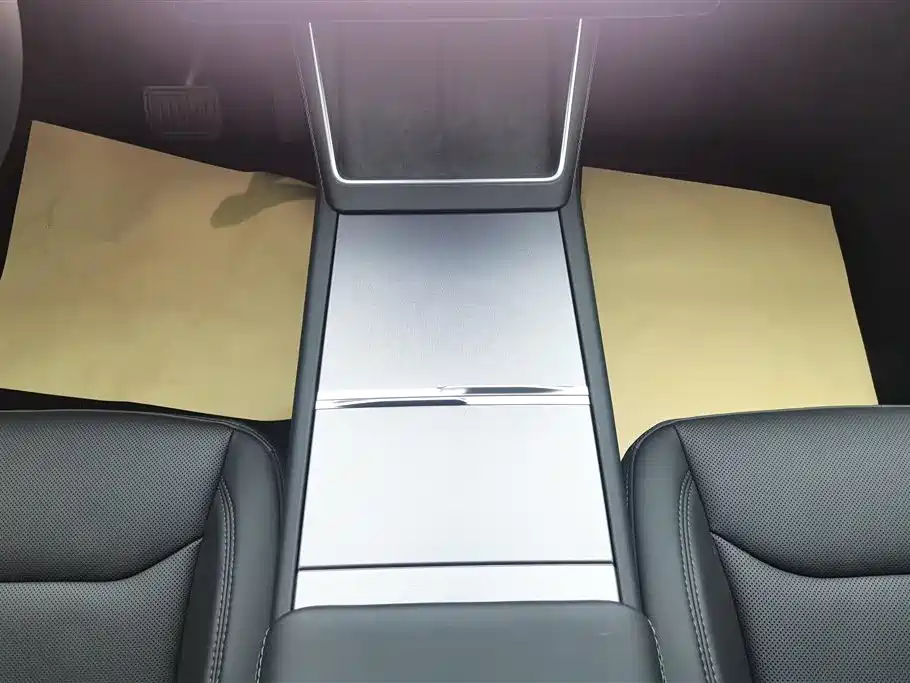 Tesla Model Y 2025 — фото 16