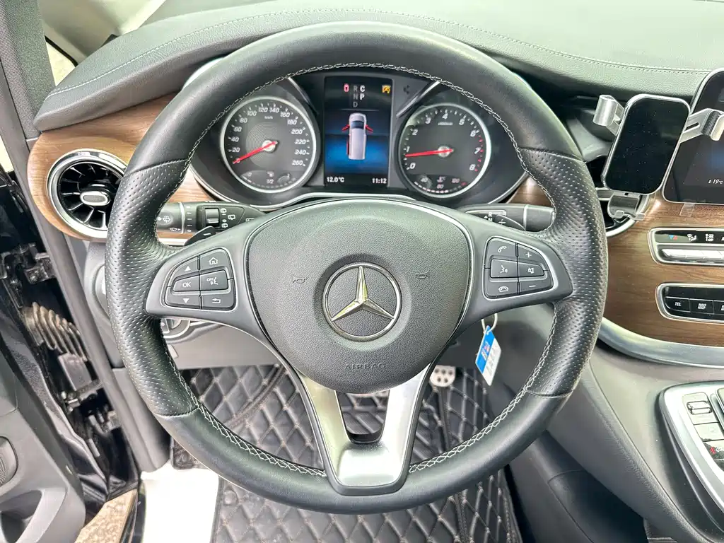 Mercedes-Benz V-Class 2021 — фото 11