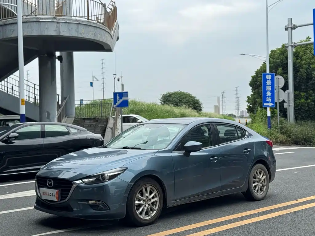 Mazda 3 Axela 2018 — фото 1