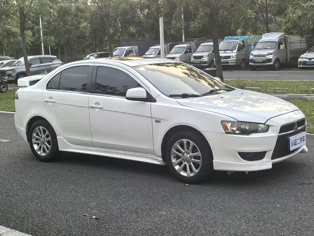 Mitsubishi Lancer EX 2012 — фото 2