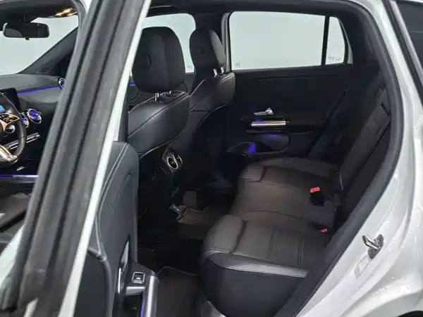 Mercedes-Benz GLA 2024