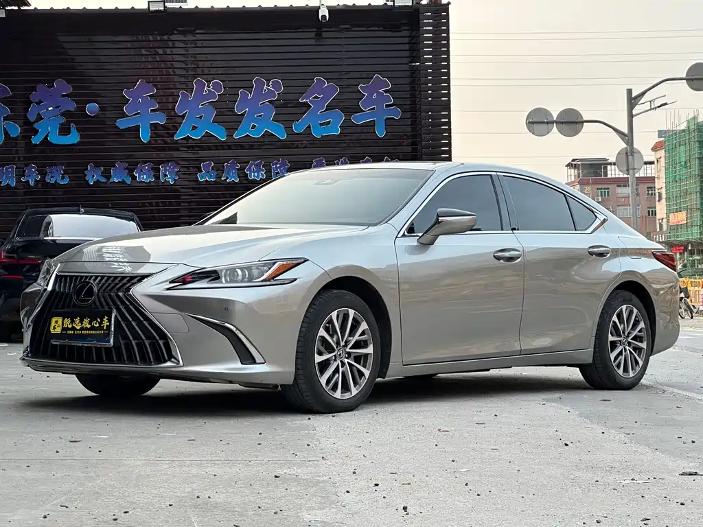 Lexus ES 2024 — фото 1