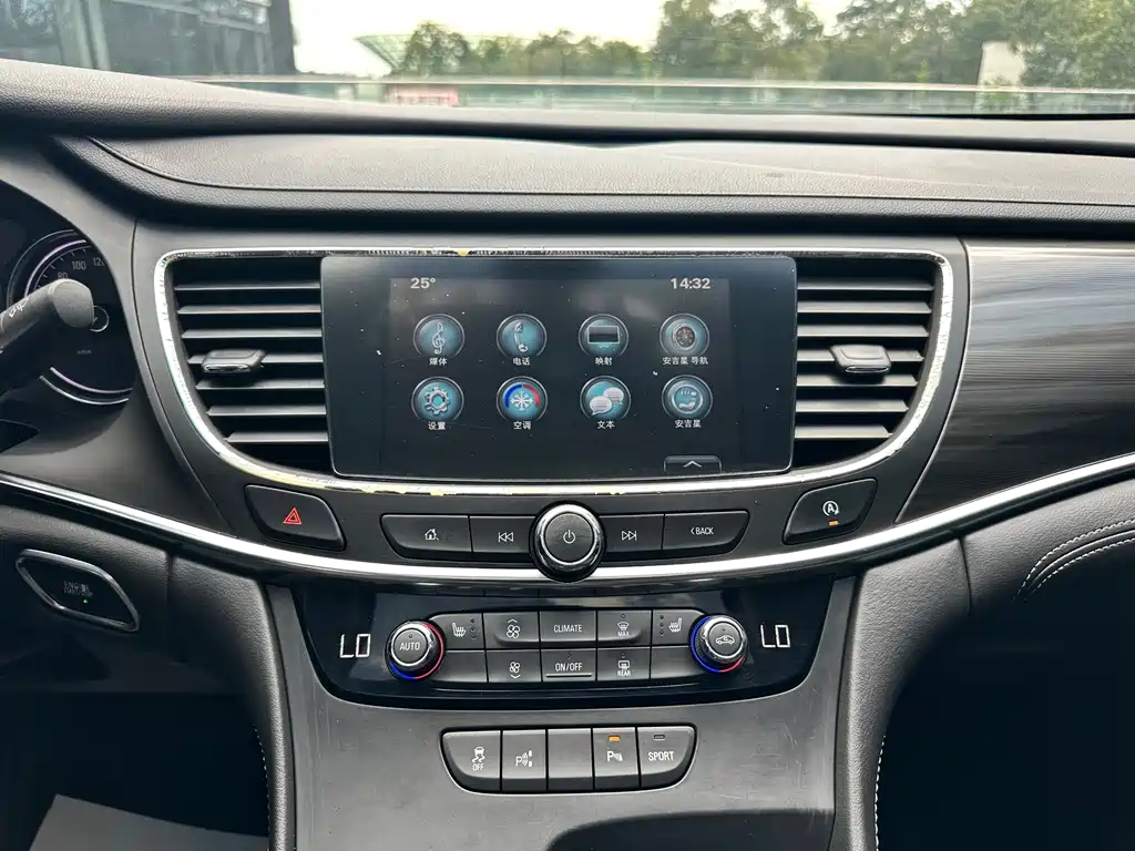 Buick LaCrosse 2017 — фото 14