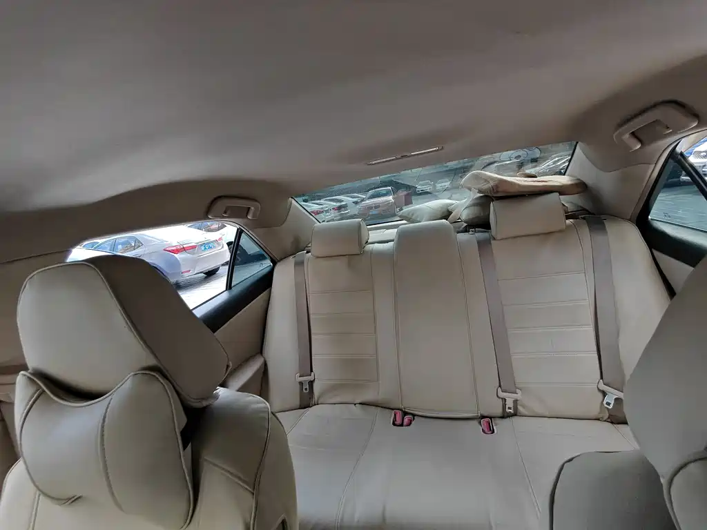 Toyota Camry 2013 — фото 20