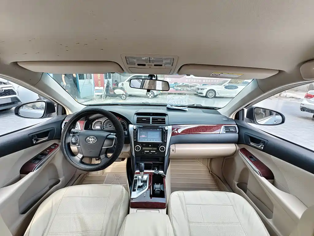 Toyota Camry 2013 — фото 6