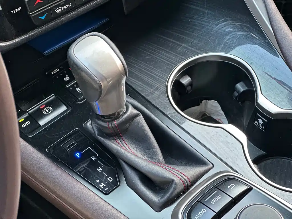 Lexus RX 2018 — фото 15