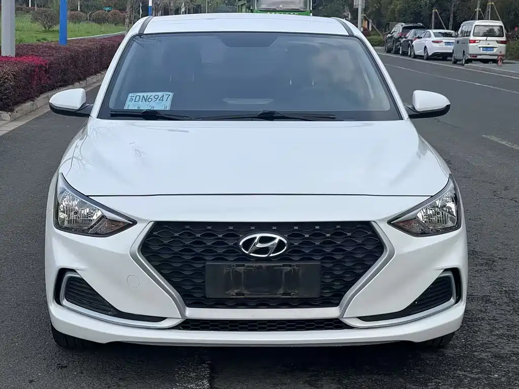 Hyundai Elantra 2022 — фото 2