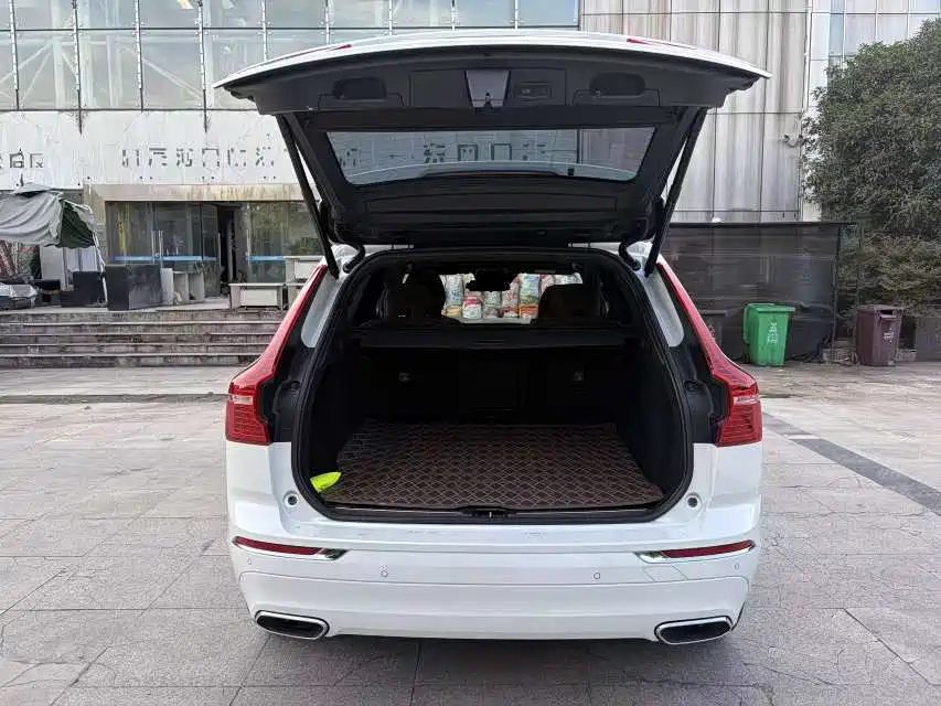 Volvo XC60 2020 — фото 12