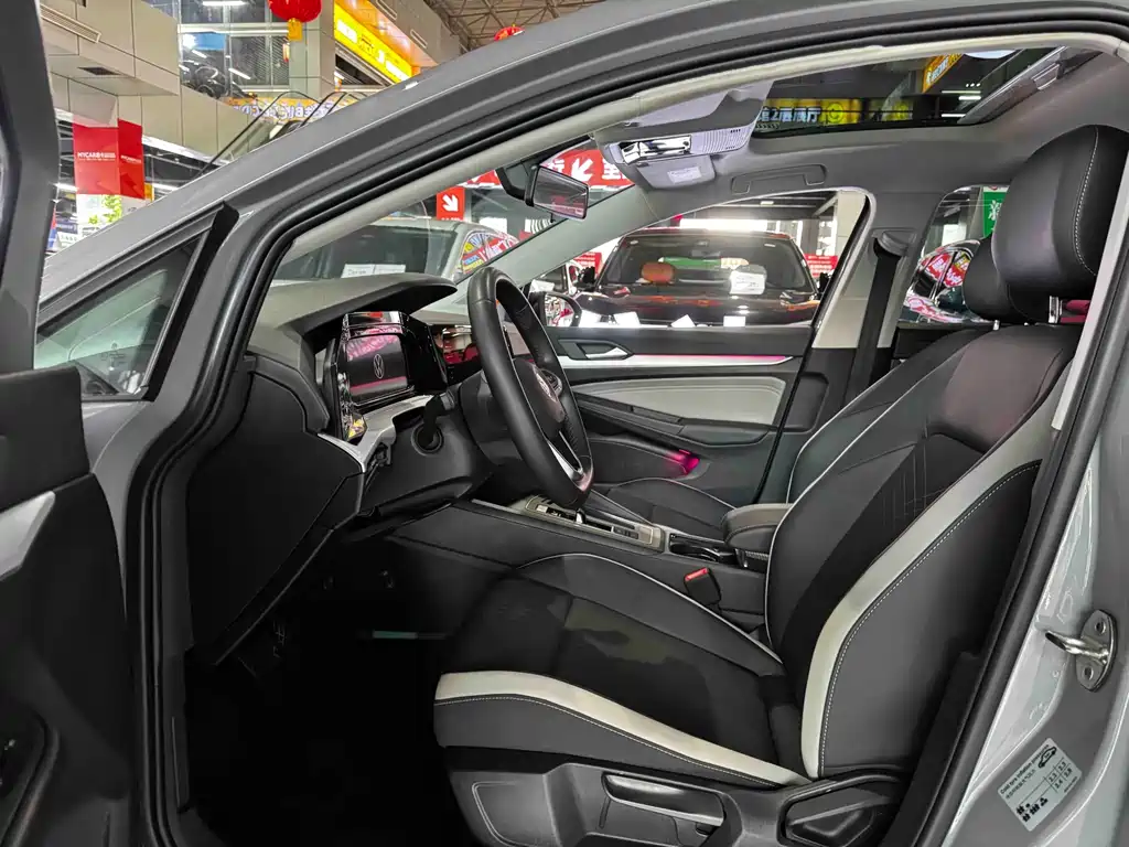Volkswagen Golf 2024