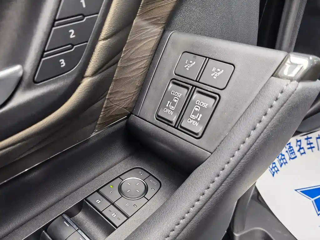 Toyota Vellfire 2024 — фото 17