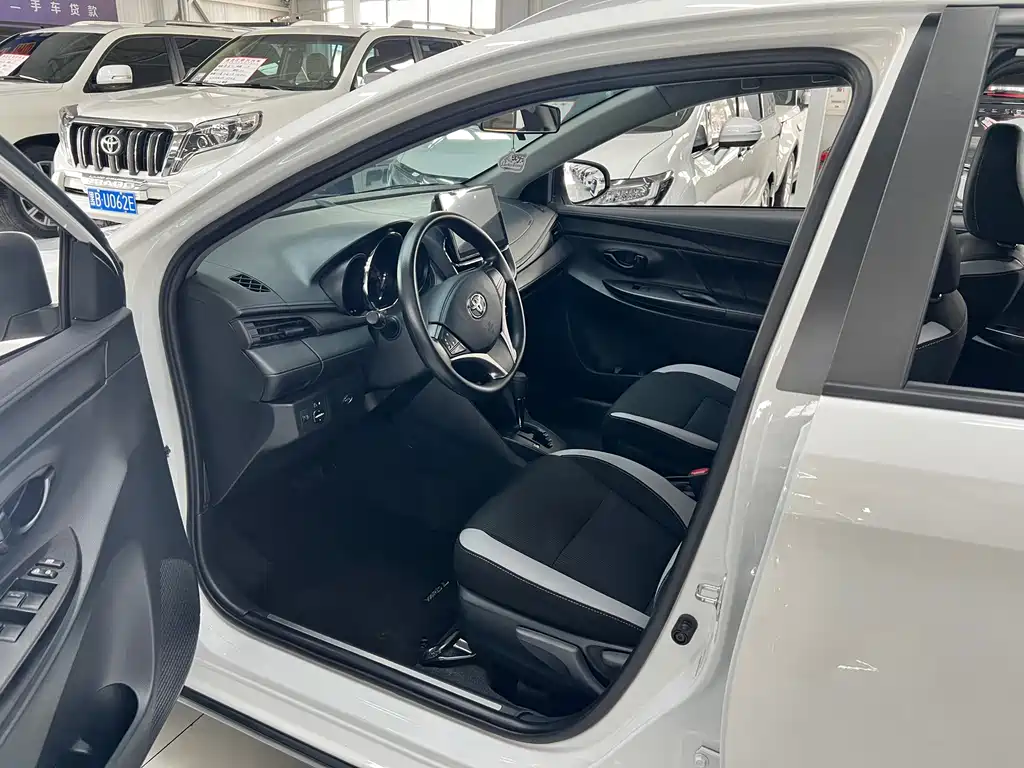 Toyota Yaris L 2023