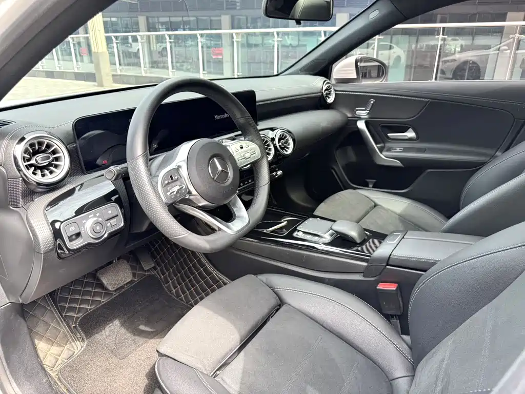 Mercedes-Benz A-Class 2023 — фото 4