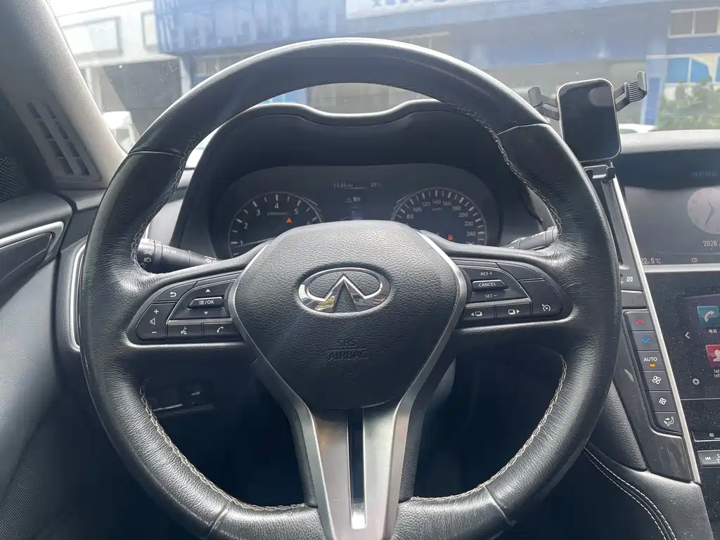 Infiniti Q50L 2018 — фото 12
