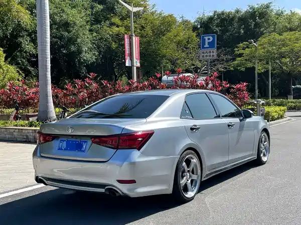 Toyota Crown 2018