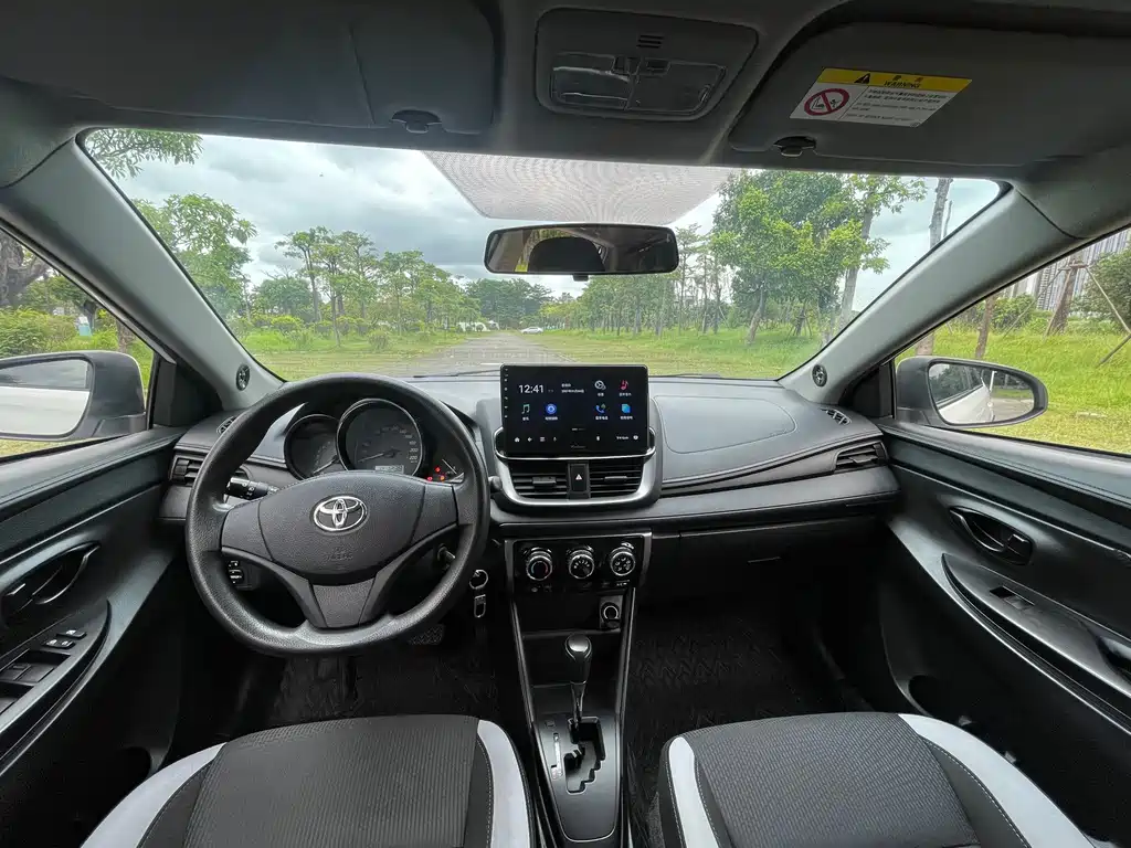 Toyota Yaris L 2020 — фото 7