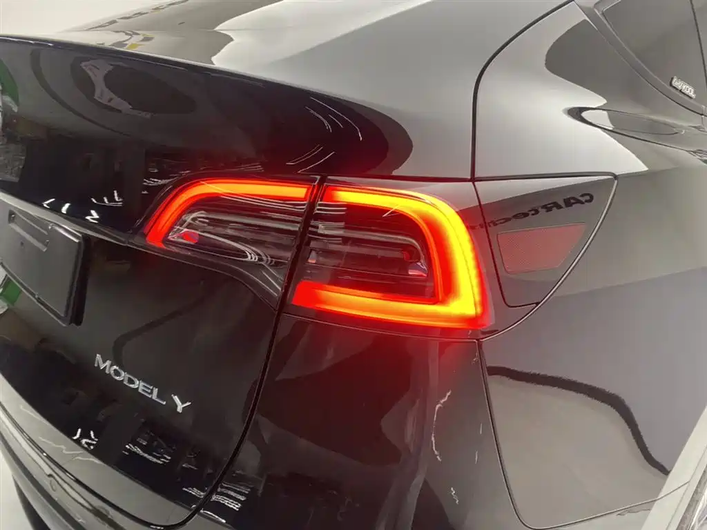 Tesla Model Y 2023 — фото 10
