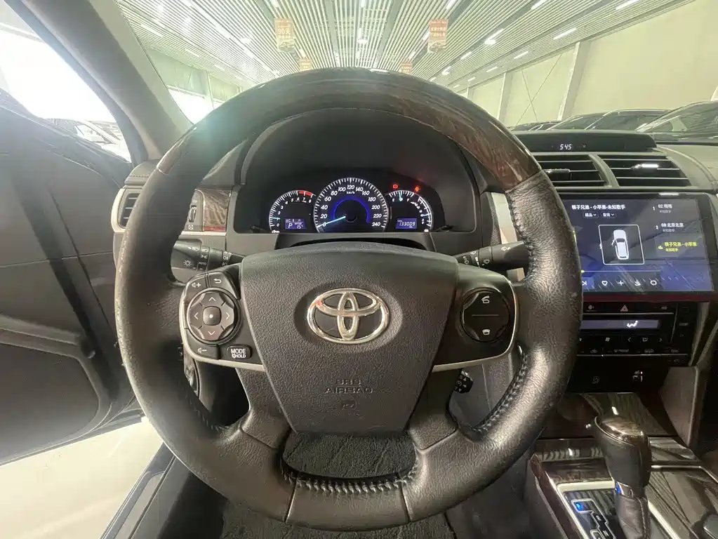 Toyota Camry 2017 — фото 8
