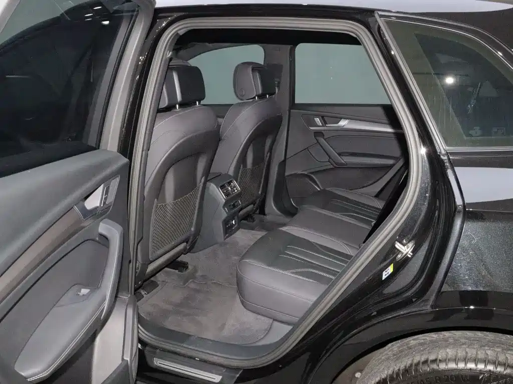 Audi Q5L 2023 — фото 12