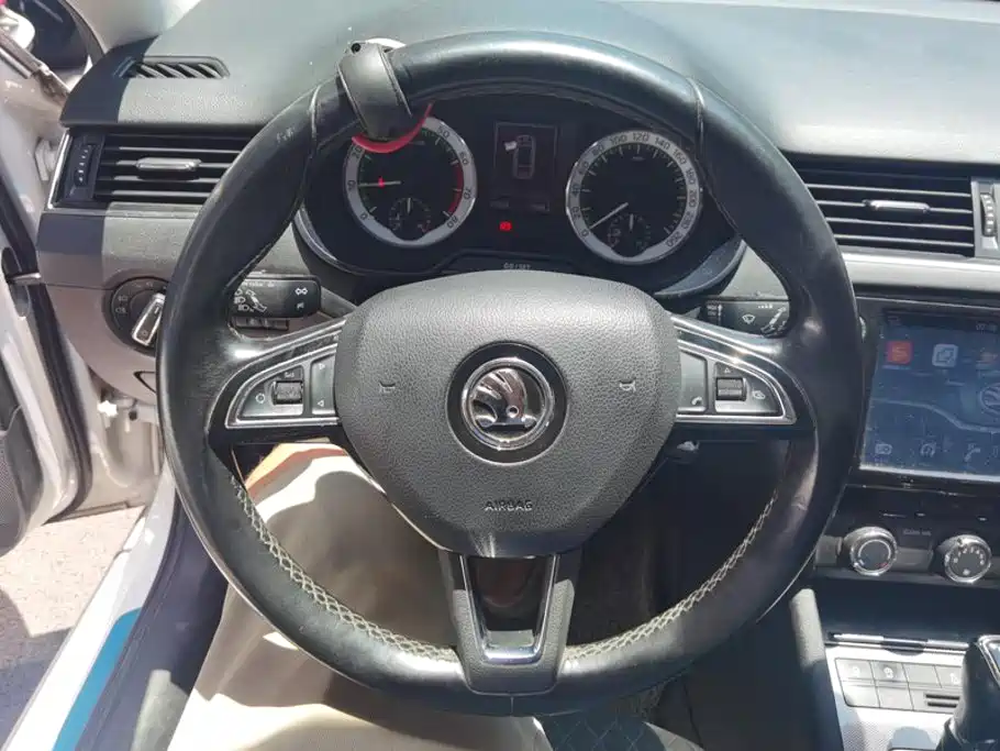 Skoda Octavia 2018 — фото 15