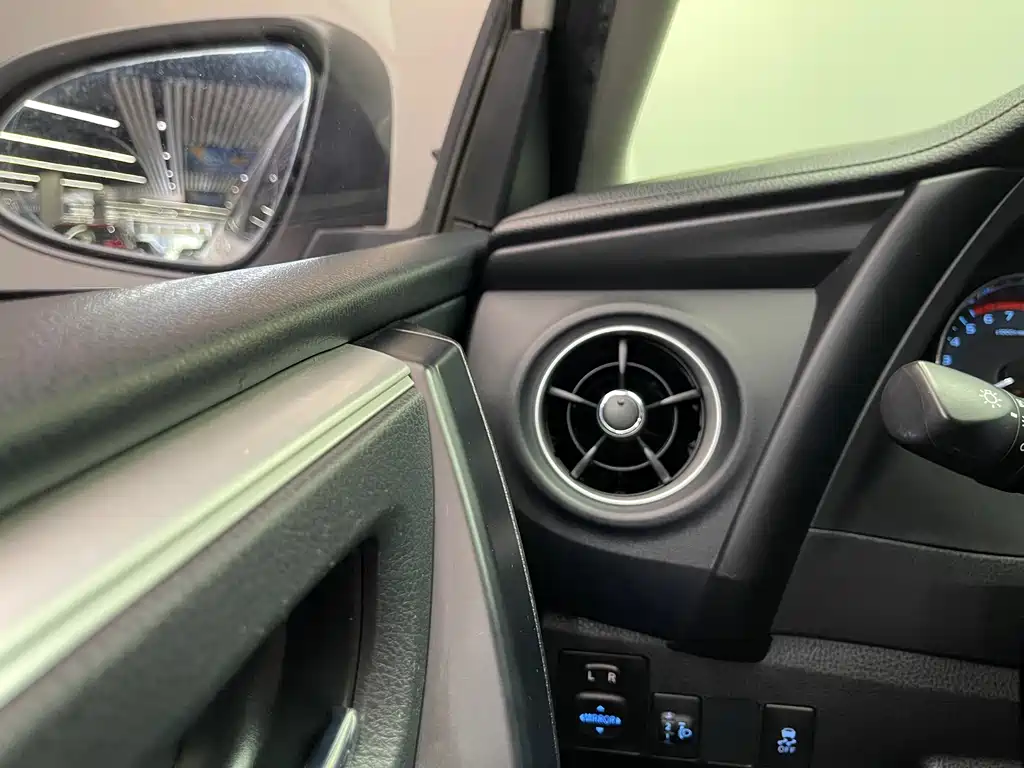 Toyota Corolla 2018 — фото 16