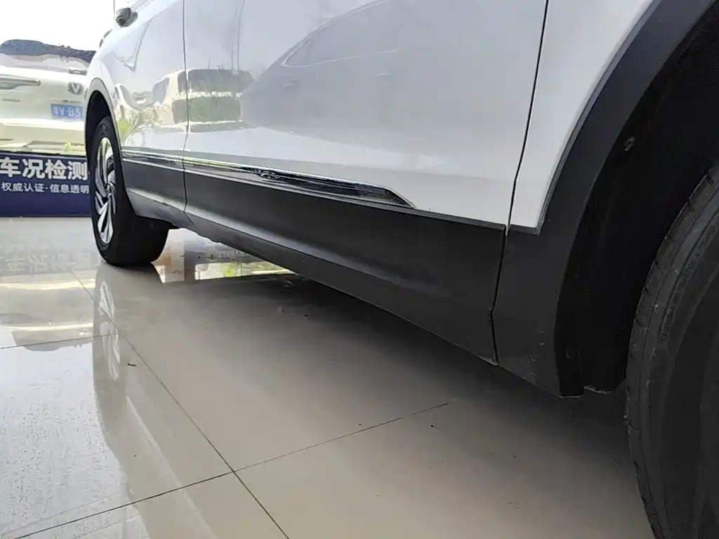 Volkswagen Tiguan L 2023 — фото 21