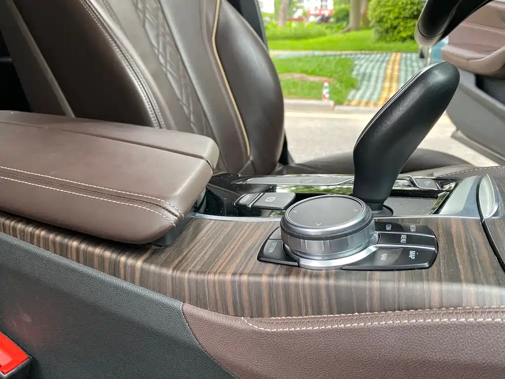 BMW 5 Series New Energy 2019 — фото 22