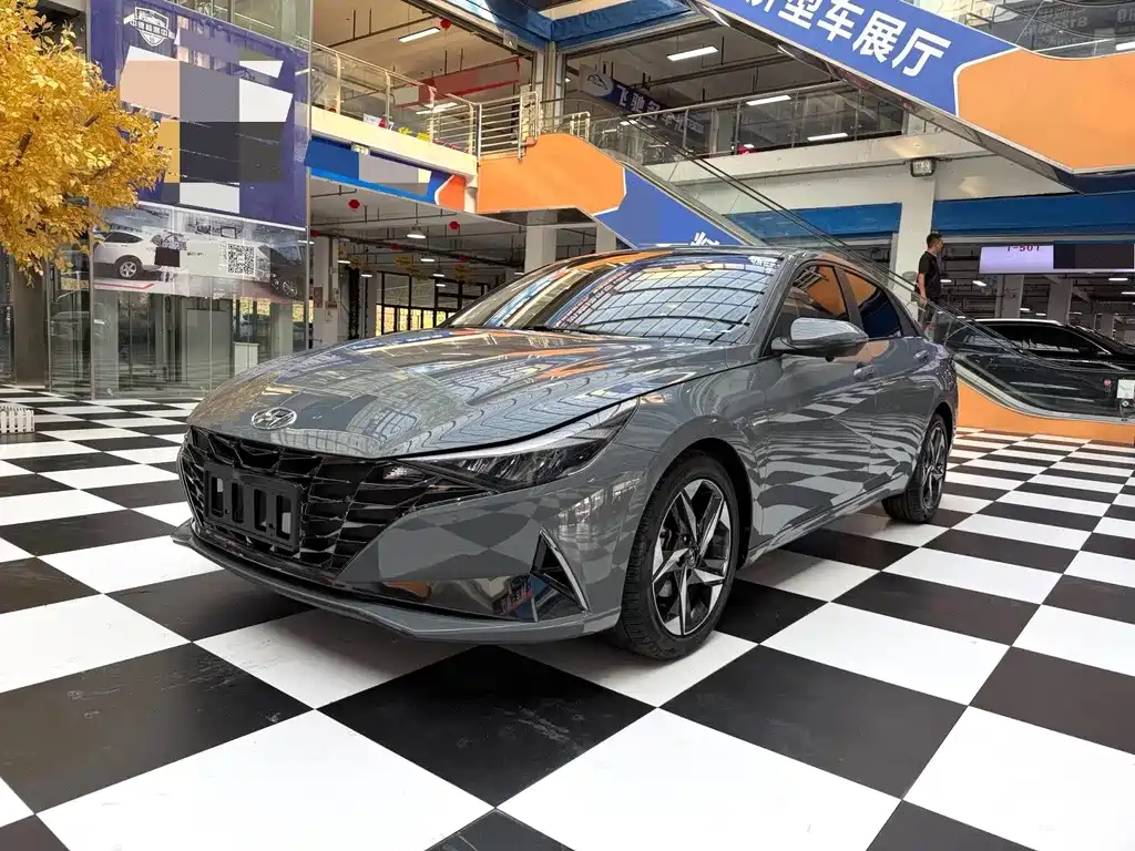 Hyundai Elantra 2023 — фото 1