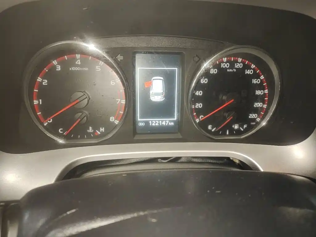 Toyota RAV4 2017 — фото 12