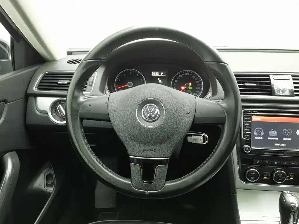 Volkswagen Passat 2014 — фото 11