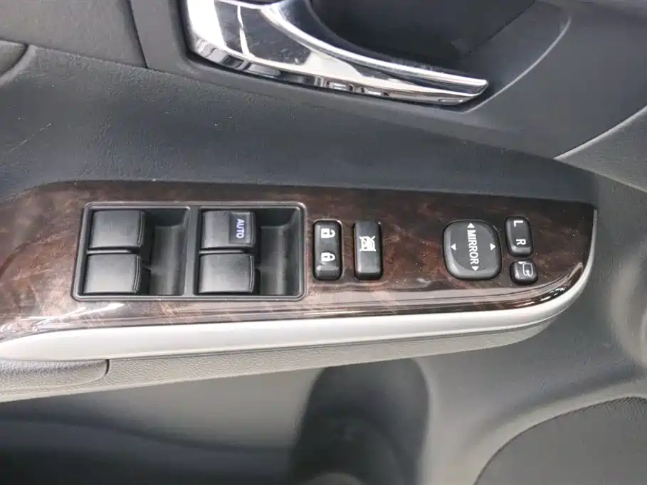 Toyota Camry 2016 — фото 11