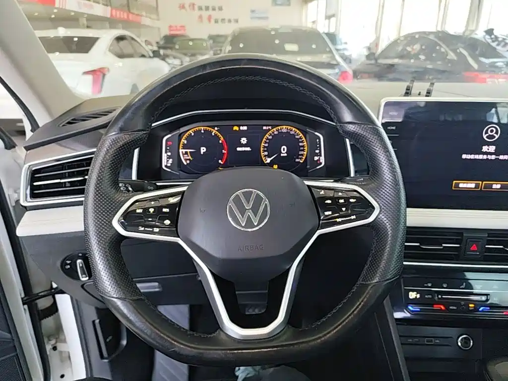 Volkswagen Tiguan L 2023 — фото 11