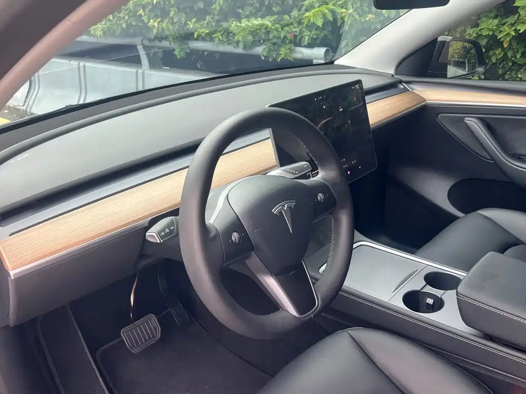 Tesla Model Y 2022 — фото 13