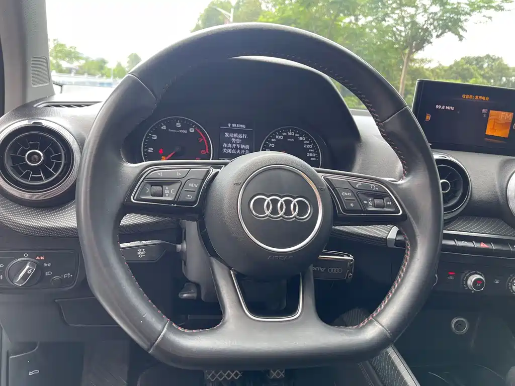 Audi Q2L 2022 — фото 19