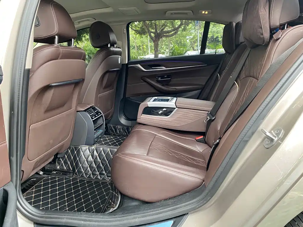 BMW 5 Series New Energy 2019 — фото 14
