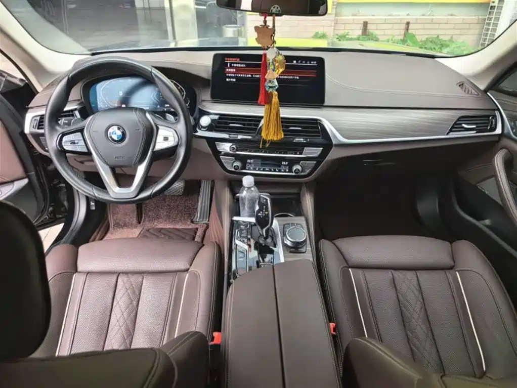 BMW 5 Series 2022 — фото 9