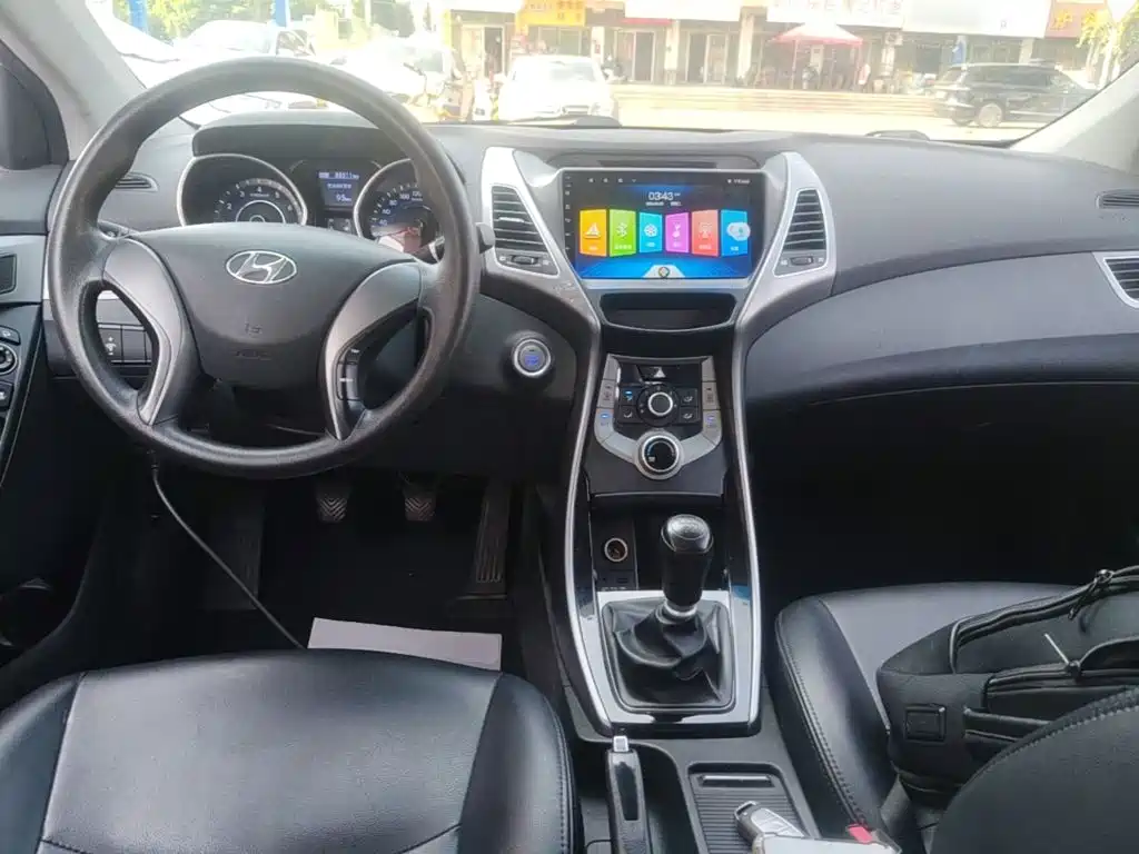 Hyundai Elantra Langdong 2016 — фото 10