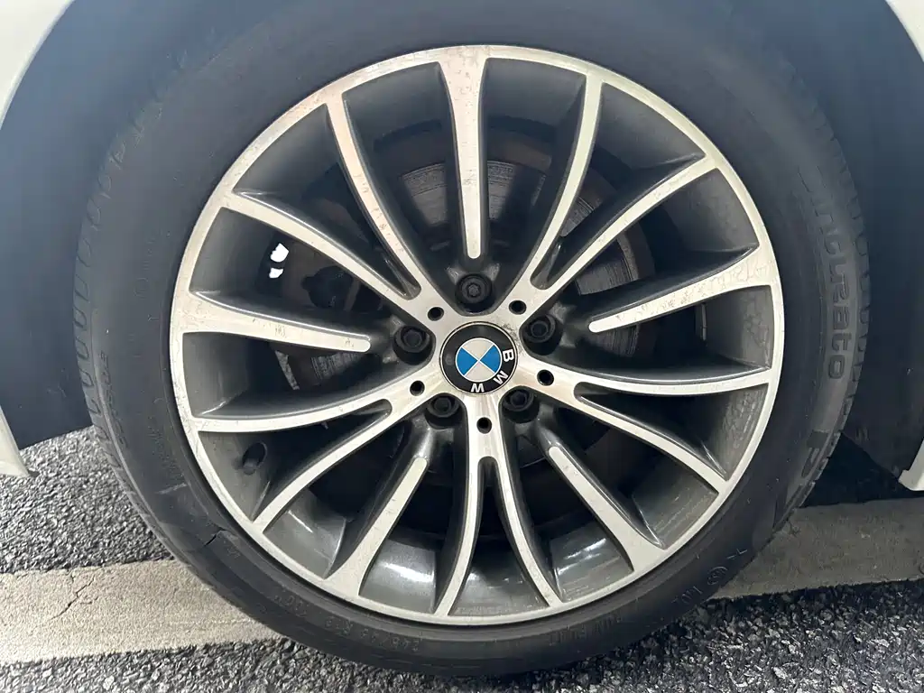 BMW 5 Series 2015 — фото 21