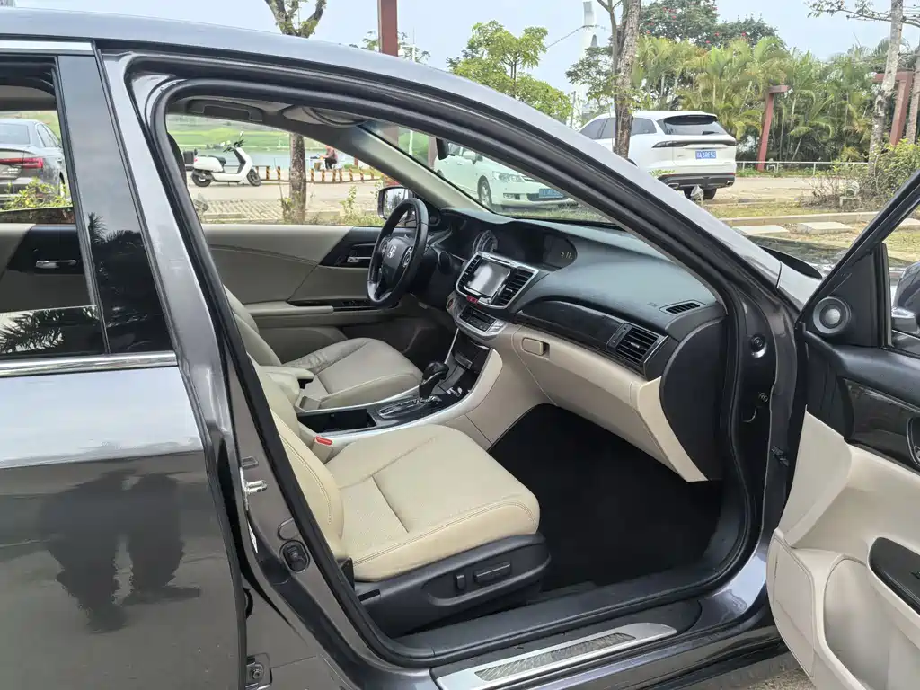 Honda Accord 2014 — фото 18