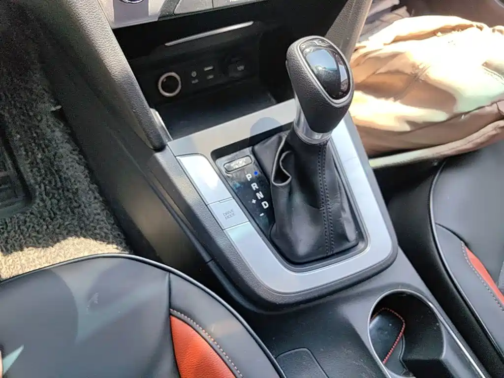 Hyundai Elantra 2017 — фото 14