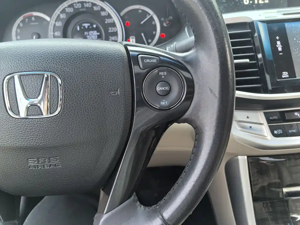 Honda Accord 2014 — фото 24