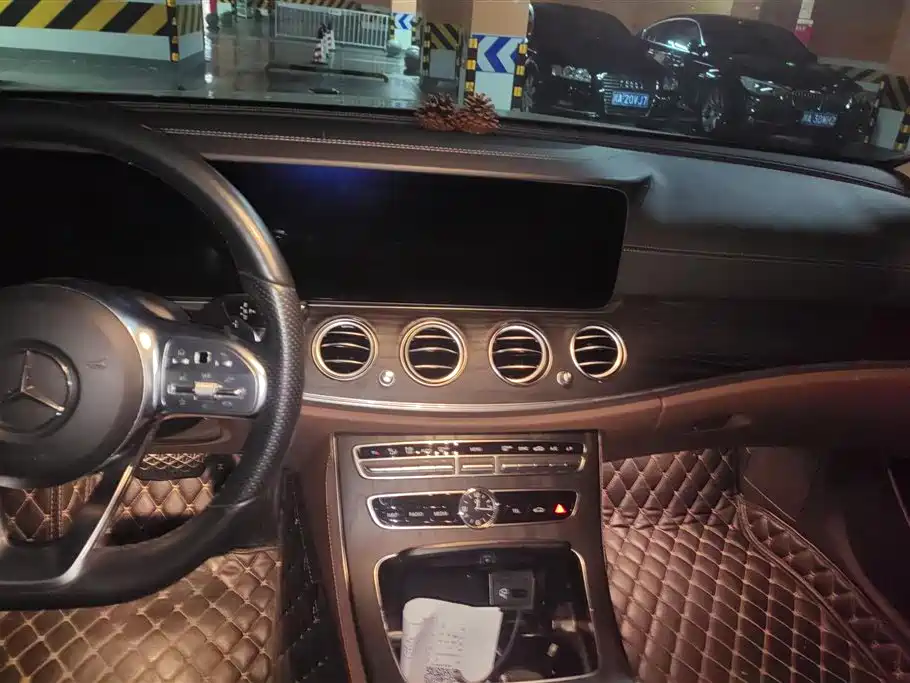 Mercedes-Benz E-Class 2019 — фото 13
