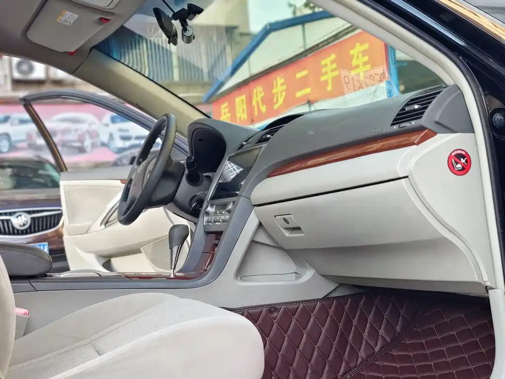 Toyota Camry 2014 — фото 13