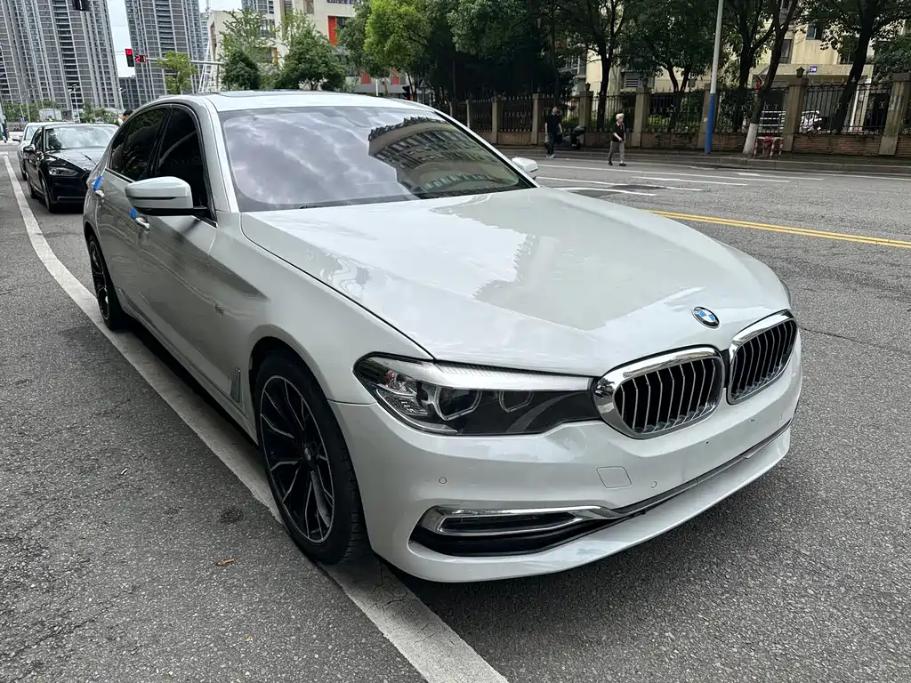 BMW 5 Series 2018 — фото 3