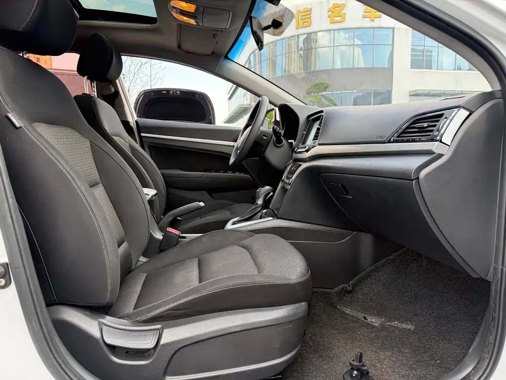 Hyundai Elantra 2018 — фото 14