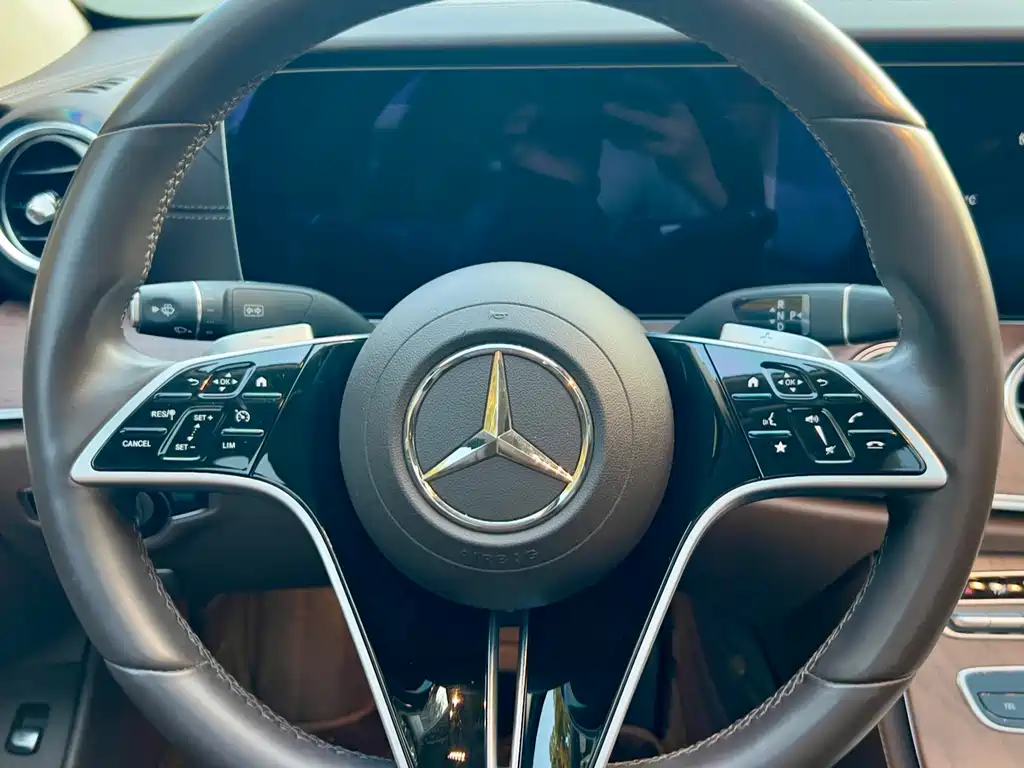 Mercedes-Benz E-Class 2023 — фото 12