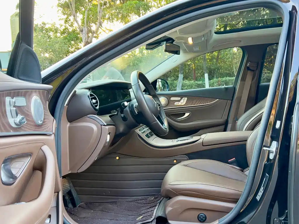 Mercedes-Benz E-Class 2023 — фото 8
