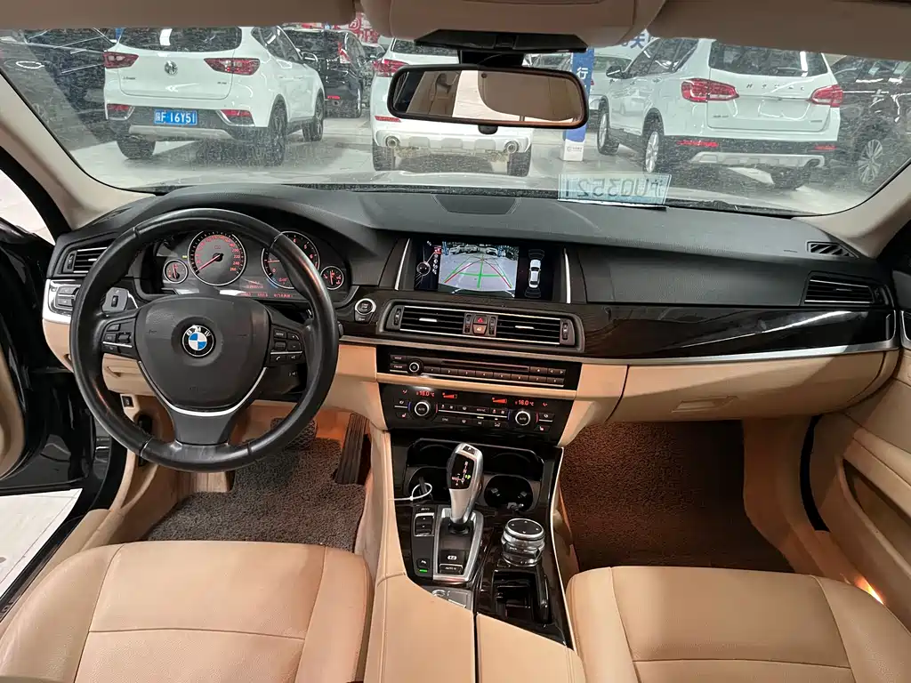 BMW 5 Series 2015 — фото 9